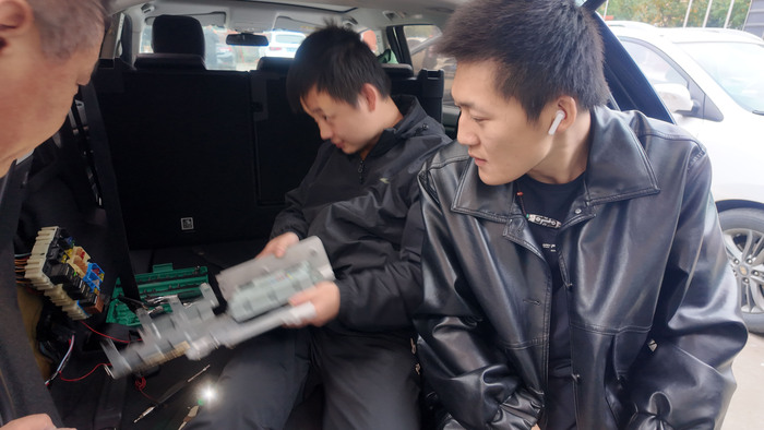 学汽车配钥匙和送外卖哪个更好？