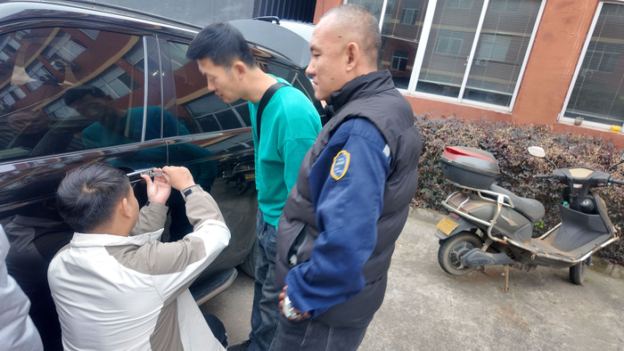 学汽车配钥匙技术现场教学中