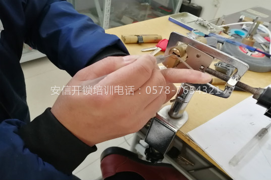 汽车配钥匙的技术都是哪里学的？